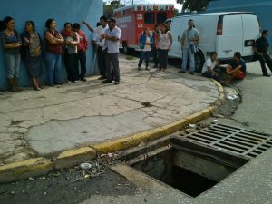 Se cumplen dos horas desde que se reportó el accidente donde murió una abuelita y solo a los peritos se espera @GobOax