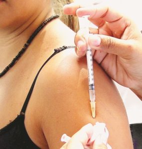  La vacuna contra la hepatitis, una de las principales medidas de prevención para evitar la enfermedad. 