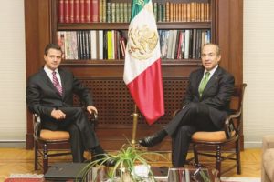 Enrique Peña Nieto y Felipe Calderón Hinojosa. El panista salvó al PRI de la debacle y el priista está enterrando a su propio partido.